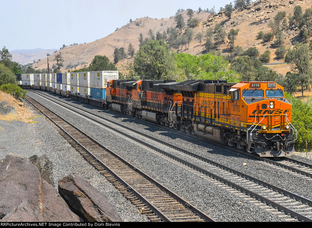 BNSF 3770 E at Woodford